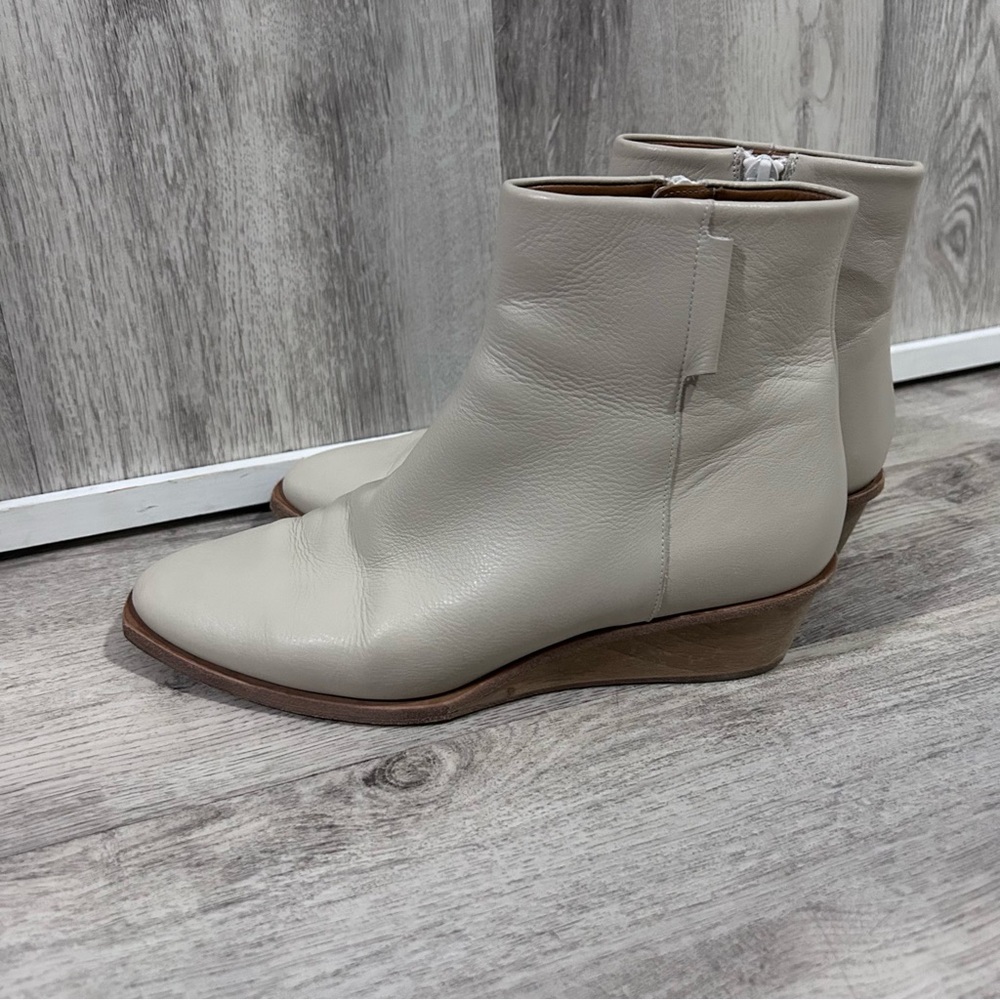 COCLICO Cream Leather Ankle Boots